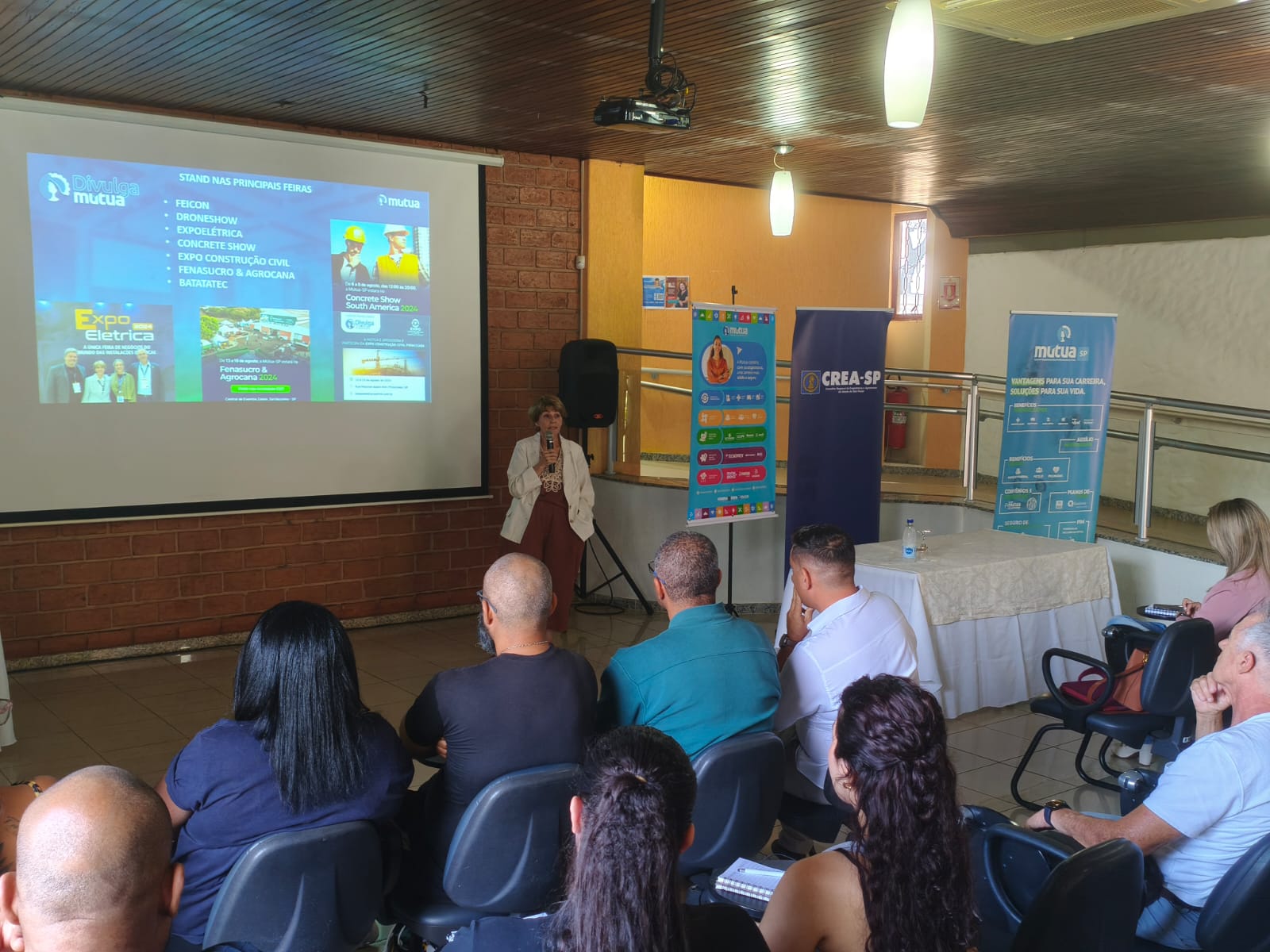 0c988c45-1656-45ed-8492-425078052b3a