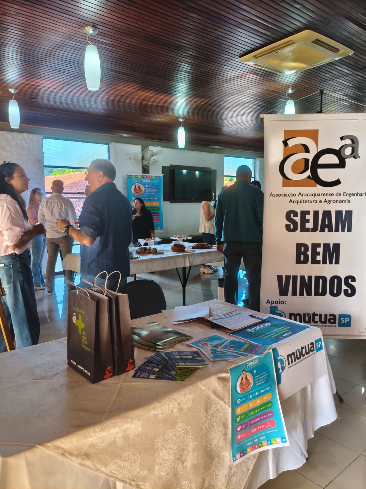 Lista de presença, material de apoio e café